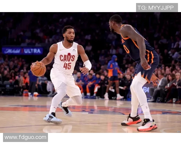 多诺万米切尔引领球队崛起展现超凡实力与领袖风范